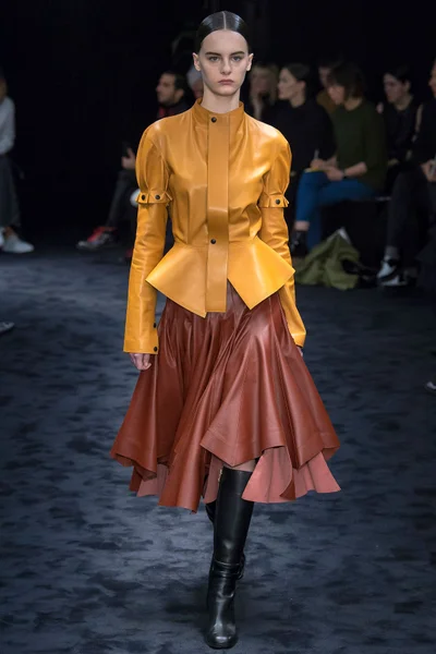 Look 25
